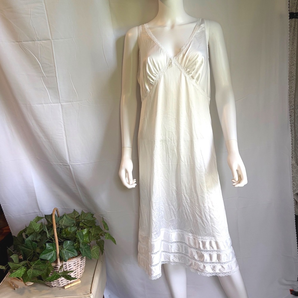 Vintage Sears Ivory White Lace Trim Full Slip Antron‎ III Nylon Size 40
